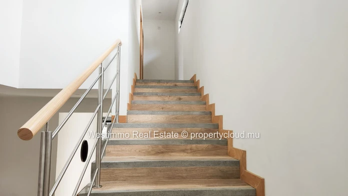 Duplex avec piscine privée à Rivière Noire à louer