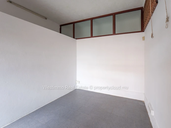 4-bedroom house to renovate near the beach in Flic en Flac