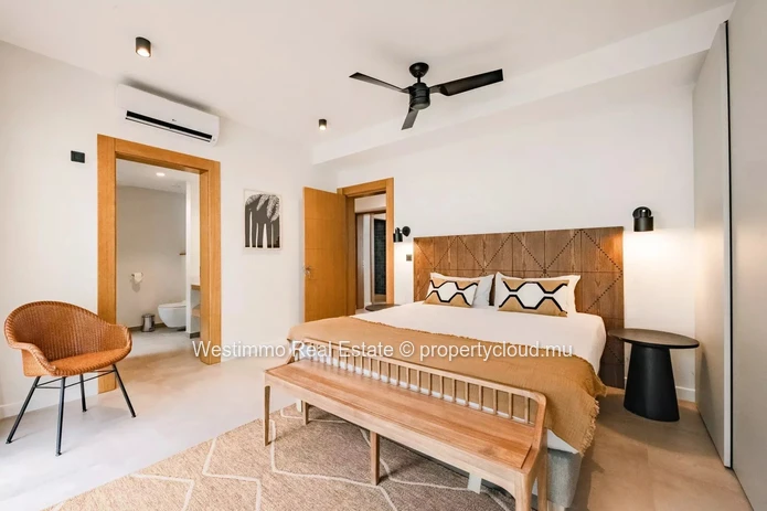 Penthouse à vendre à Rivière Noire avec 4 chambres et piscine privée de 500m²