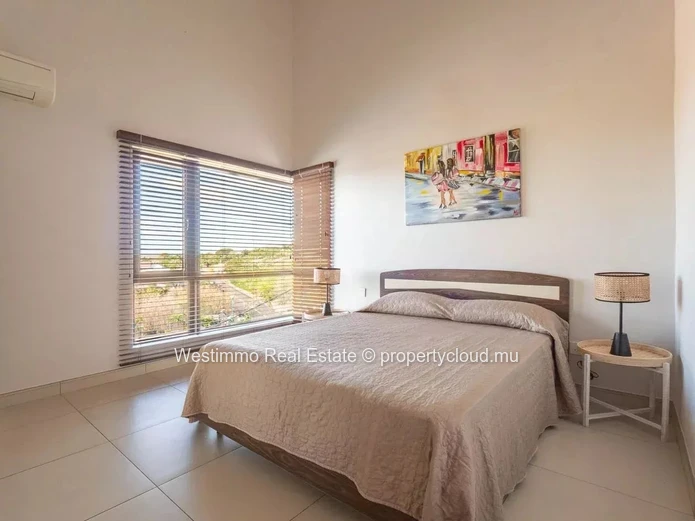 Penthouse en duplex à vendre avec vue mer et montagne, grande terrasse et jacuzzi