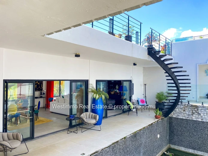 Exceptionnelle Villa d'architecte style Ryad de 450 m² avec piscine et vue mer