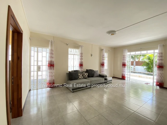 Villa meublée à louer à Péreybère avec 5 chambres et piscine privée