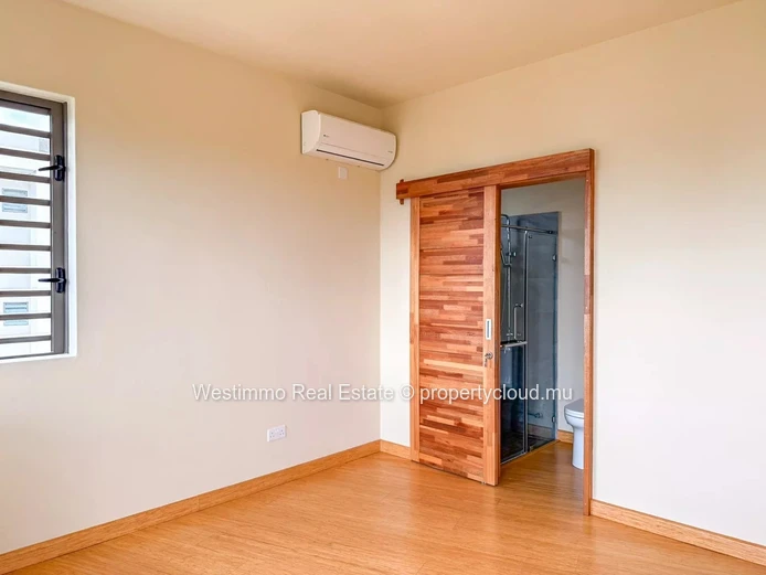 3-bedroom apartment with private rooftop and sea view in Flic en Flac for sale