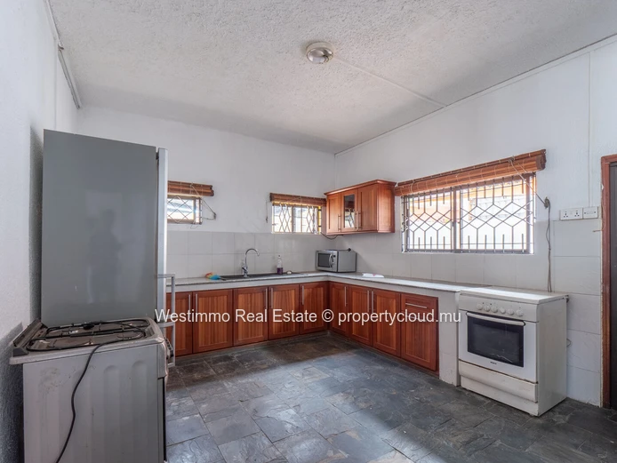 4-bedroom house to renovate near the beach in Flic en Flac