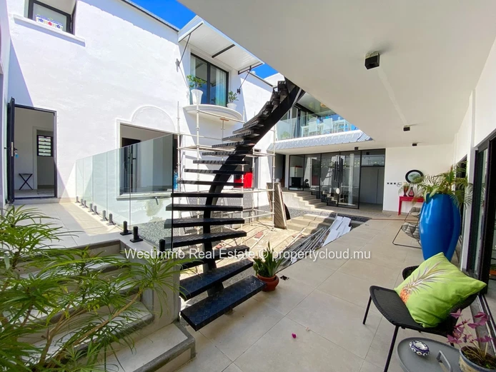 Exceptionnelle Villa d'architecte style Ryad de 450 m² avec piscine et vue mer
