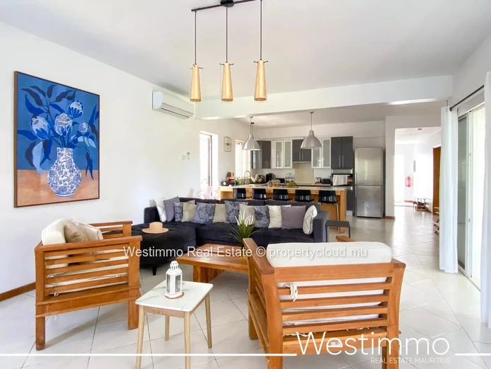 PEREYBERE - For sale magnificent villa with independent flat, large garden and swimming pool