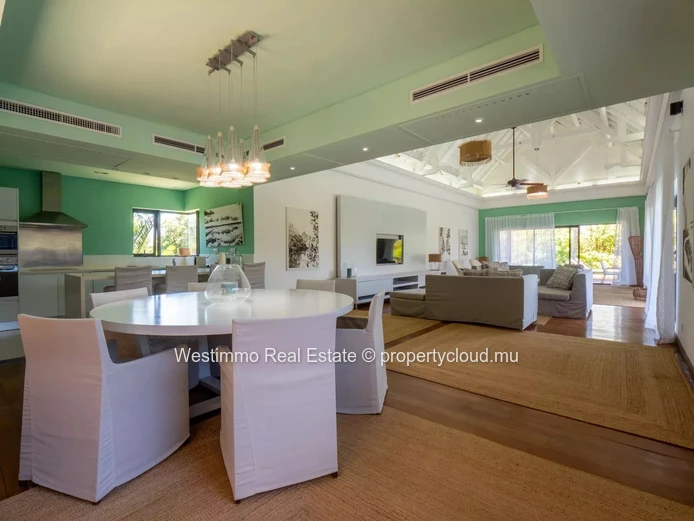 Villa for sale in Bel Ombre with 5 bedrooms and private pool on 3,385 m²