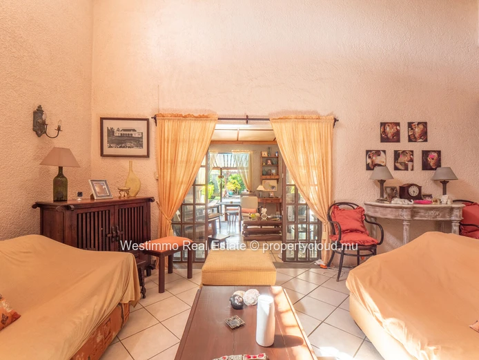 Maison familiale avec dépendance et piscine à vendre à Tamarin