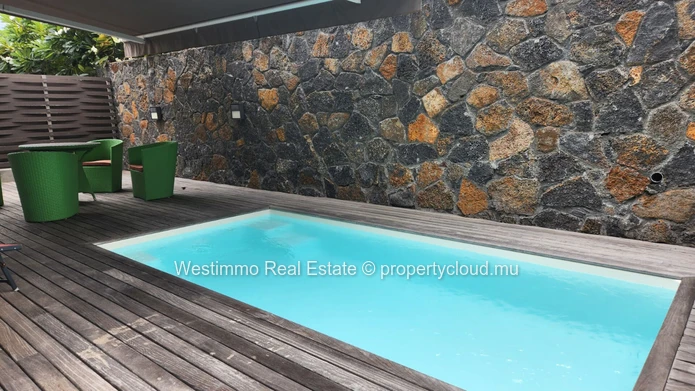 Duplex avec piscine privée à Rivière Noire à louer