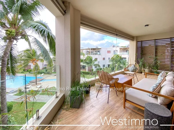 Flic en Flac - Luxurious waterfront appartment with swimming pool and lagoon views.