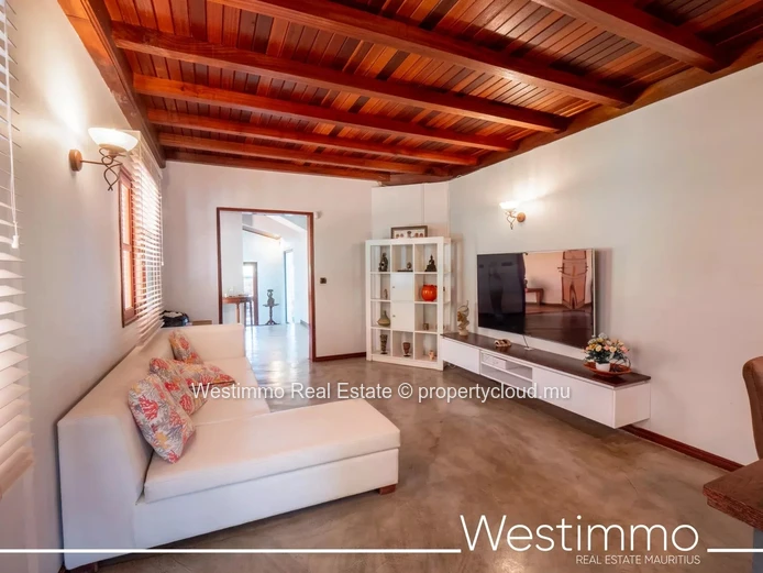 TAMARIN - Villa de 750 m2 ideal pour une famille ou projet locatif