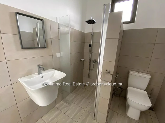 GRAND BAIE - Location long terme Villa avec terrasse, jardin et piscine.