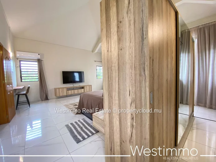 CALODYNE - Magnificent modern villa with swimming pool near the lagoon