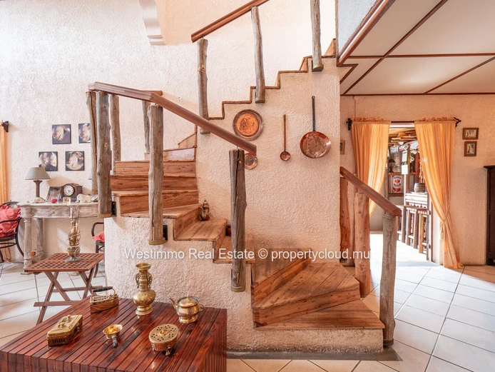 Maison familiale avec dépendance et piscine à vendre à Tamarin