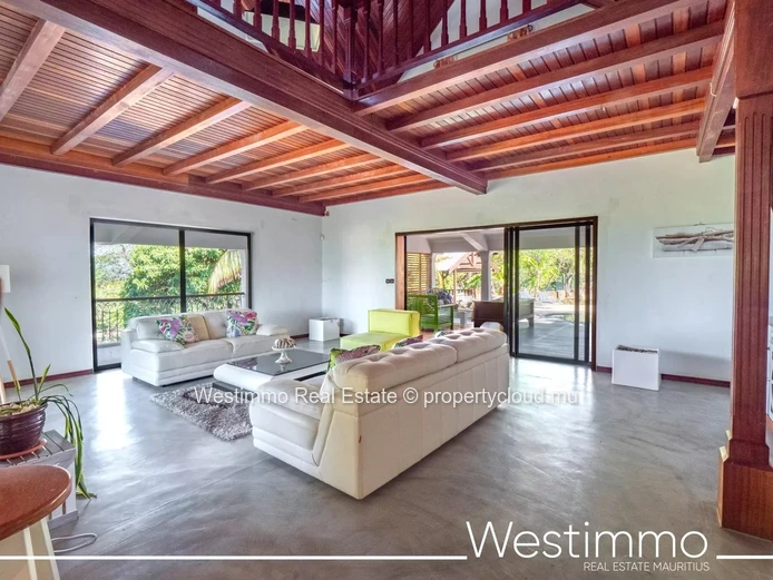 TAMARIN - Villa de 750 m2 ideal pour une famille ou projet locatif
