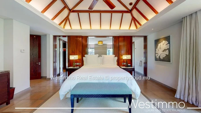 Magnificent renovated villa suite with private pool and sea view in a 5-star complex