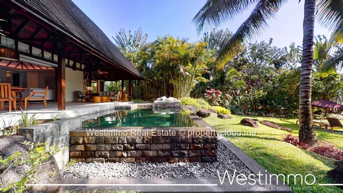 Magnificent renovated villa suite with private pool and sea view in a 5-star complex