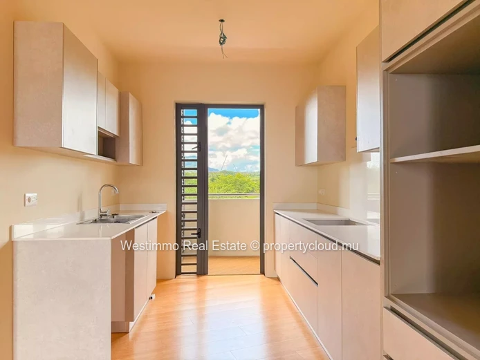 3-bedroom apartment with private rooftop and sea view in Flic en Flac for sale