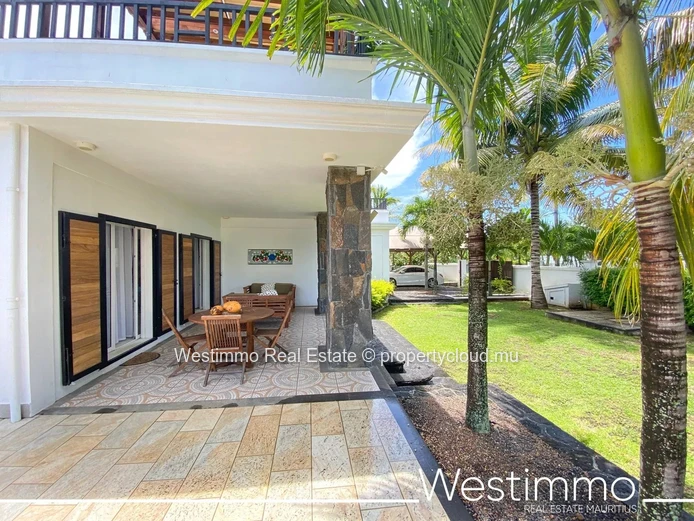 PEREYBERE - For sale magnificent villa with independent flat, large garden and swimming pool