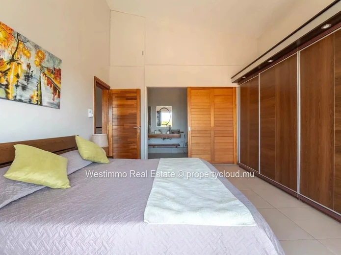 Penthouse en duplex à vendre avec vue mer et montagne, grande terrasse et jacuzzi