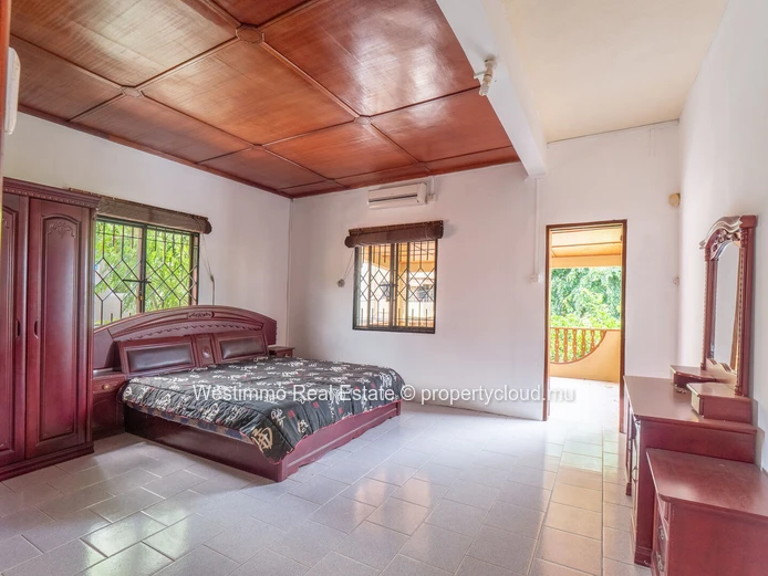 4-bedroom house to renovate near the beach in Flic en Flac