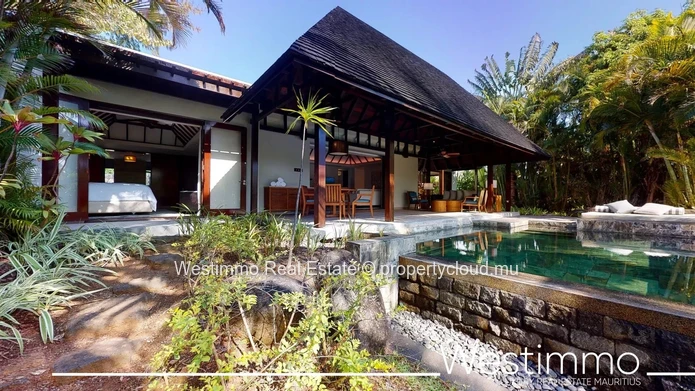 Magnificent renovated villa suite with private pool and sea view in a 5-star complex