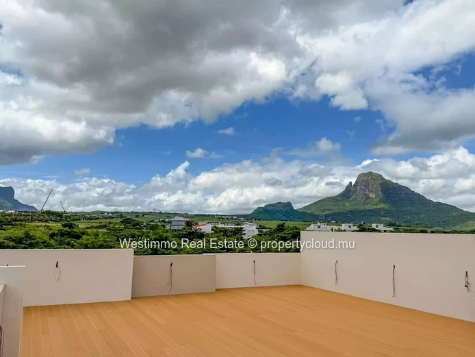 3-bedroom apartment with private rooftop and sea view in Flic en Flac for sale