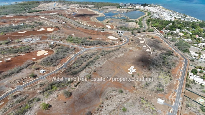 Terrain à vendre de 1 640 m² à Rivière Noire, accessible aux non-Mauriciens