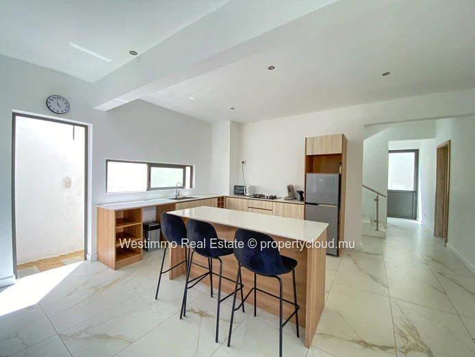 Modern villa for sale in Péreybère near the beach