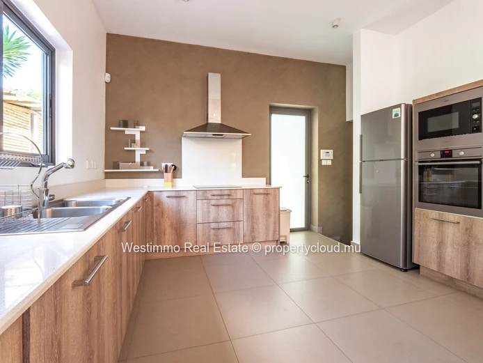 Villa 3 chambres en suite , piscine et jacuzzi