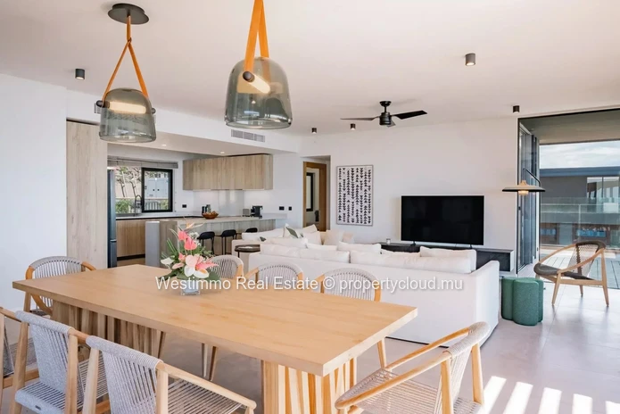 Penthouse à vendre à Rivière Noire avec 4 chambres et piscine privée de 500m²