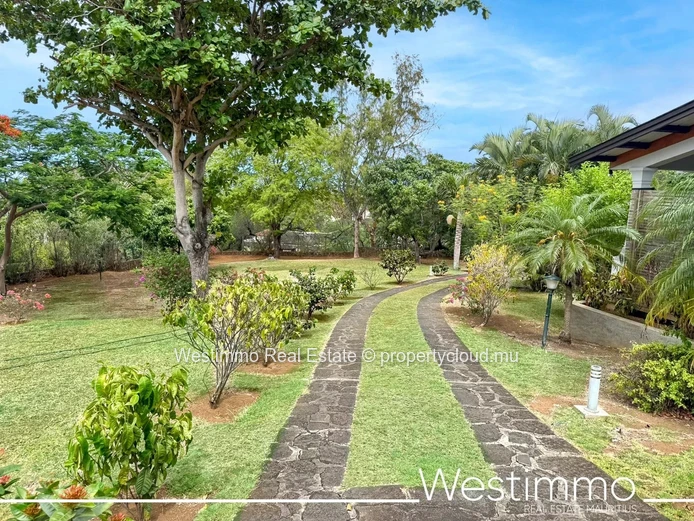 TAMARIN - Villa de 750 m2 ideal pour une famille ou projet locatif