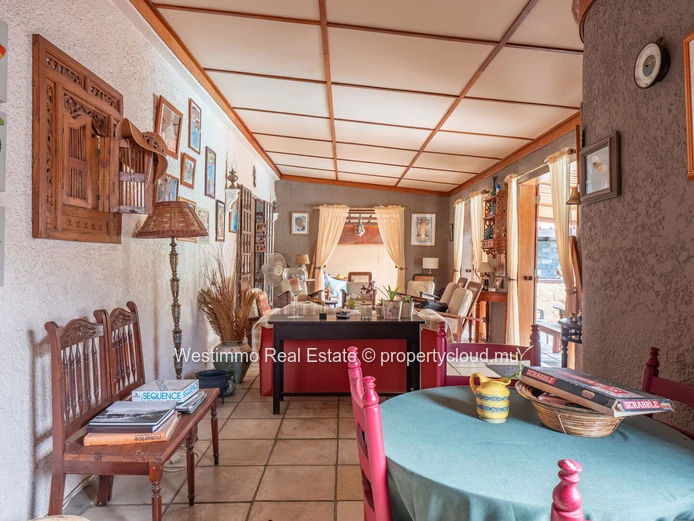 Maison familiale avec dépendance et piscine à vendre à Tamarin
