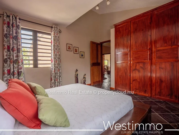 Maison familiale de 5 chambres avec piscine et jardin à Vendre à RIVIERE NOIRE