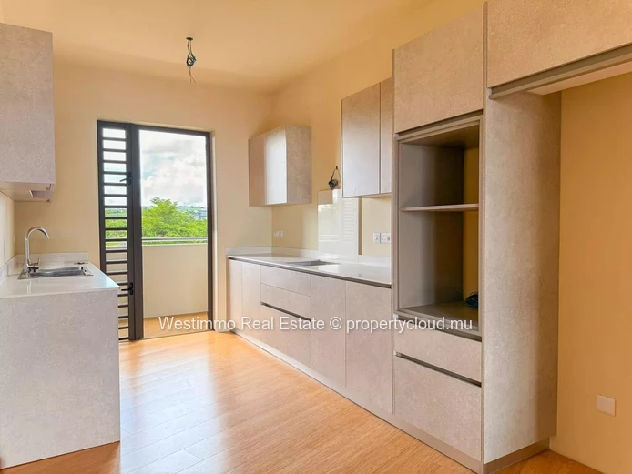3-bedroom apartment with private rooftop and sea view in Flic en Flac for sale