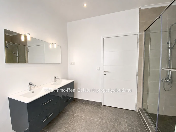 Trou aux Biches - Magnifique Villa meublée moderne de 5 chambres en suite avec piscine à louer
