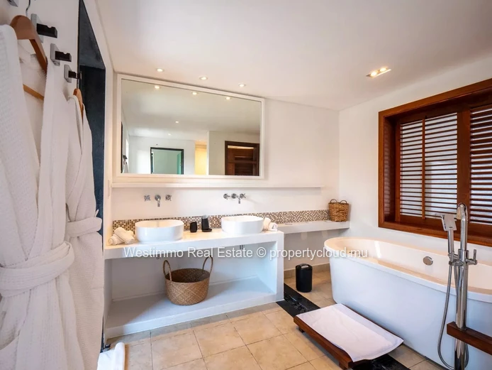 Villa for sale in Bel Ombre with 5 bedrooms and private pool on 3,385 m²