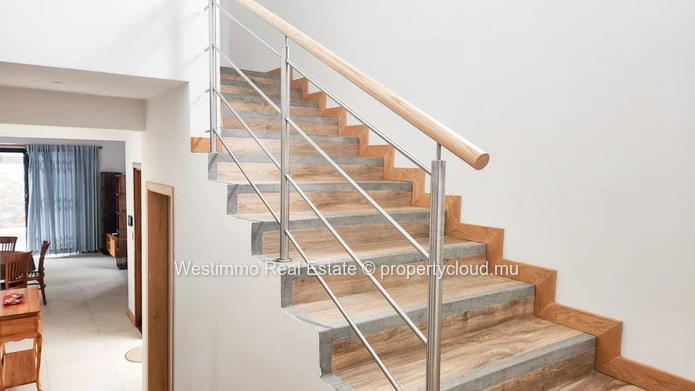 Duplex avec piscine privée à Rivière Noire à louer