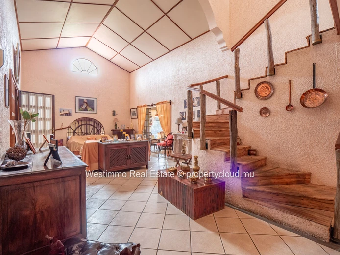 Maison familiale avec dépendance et piscine à vendre à Tamarin