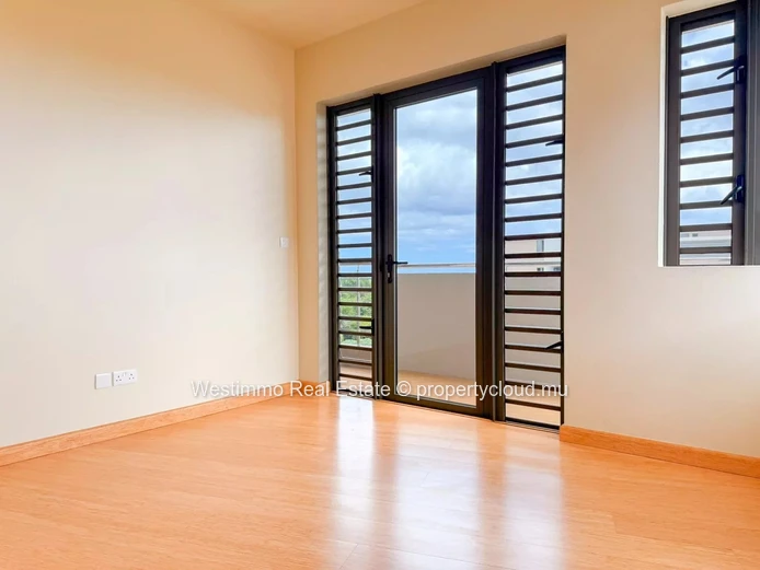 3-bedroom apartment with private rooftop and sea view in Flic en Flac for sale
