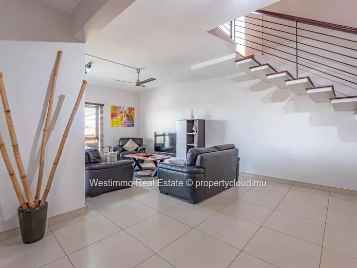 Penthouse en duplex à vendre avec vue mer et montagne, grande terrasse et jacuzzi