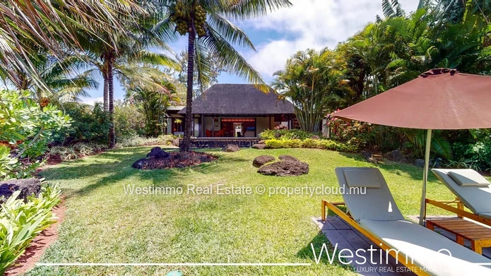 Magnificent renovated villa suite with private pool and sea view in a 5-star complex
