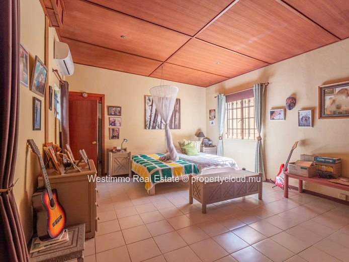 Maison familiale avec dépendance et piscine à vendre à Tamarin