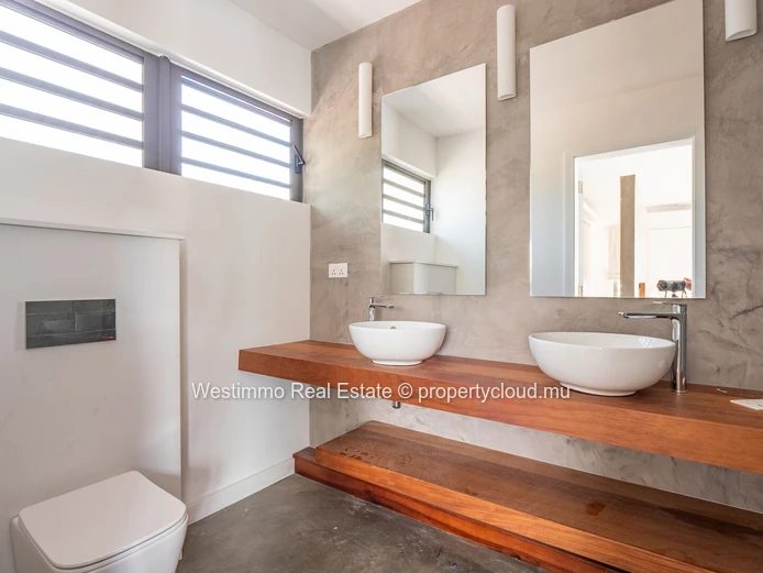Villa neuve avec piscine dans morcellement sécurisé