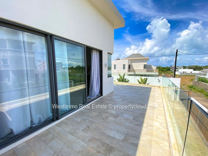 Modern villa for sale in Péreybère near the beach
