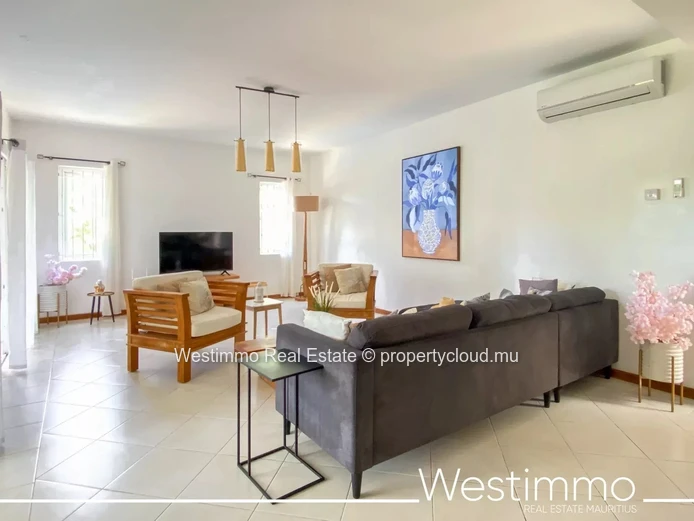 PEREYBERE - For sale magnificent villa with independent flat, large garden and swimming pool