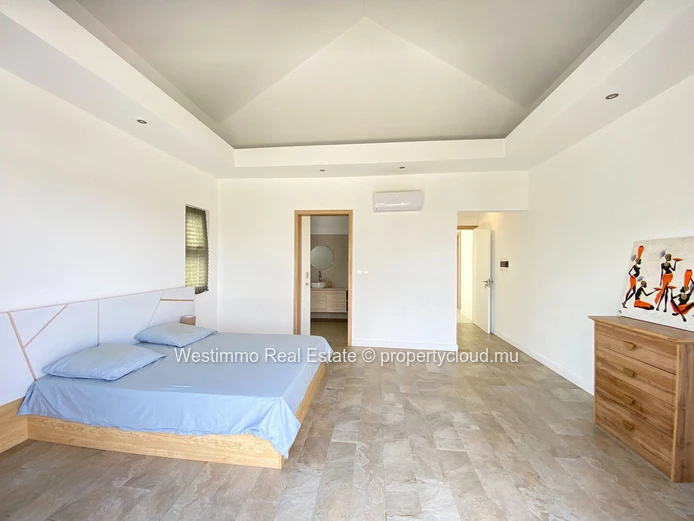 Modern villa for sale in Péreybère near the beach