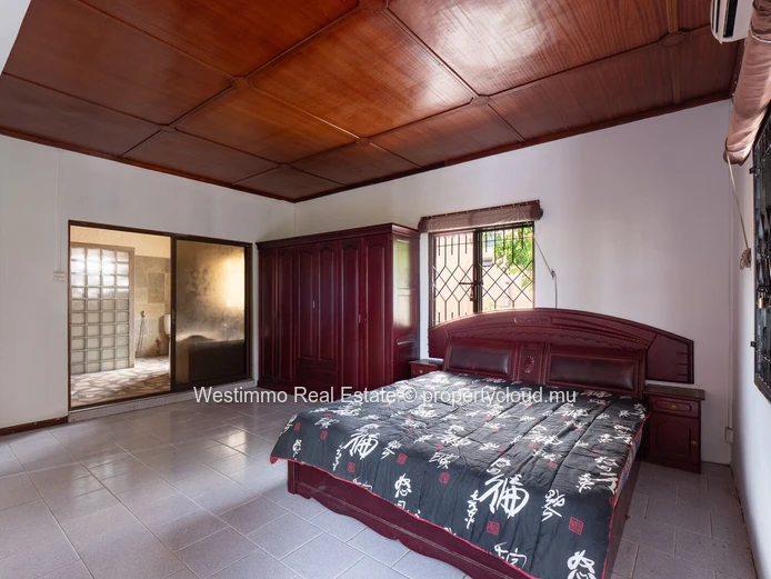 4-bedroom house to renovate near the beach in Flic en Flac