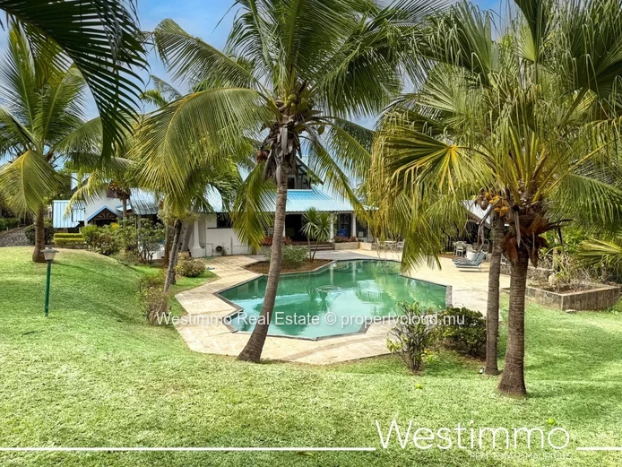 TAMARIN - Villa de 750 m2 ideal pour une famille ou projet locatif