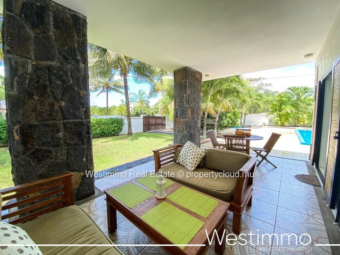 PEREYBERE - For sale magnificent villa with independent flat, large garden and swimming pool